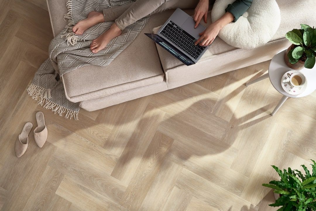 amaron_herringbone_eir_dearwood_oak_ca_187_2_536409d38a Amaron Herringbone Dearwood Oak CA 187 - imagine 1